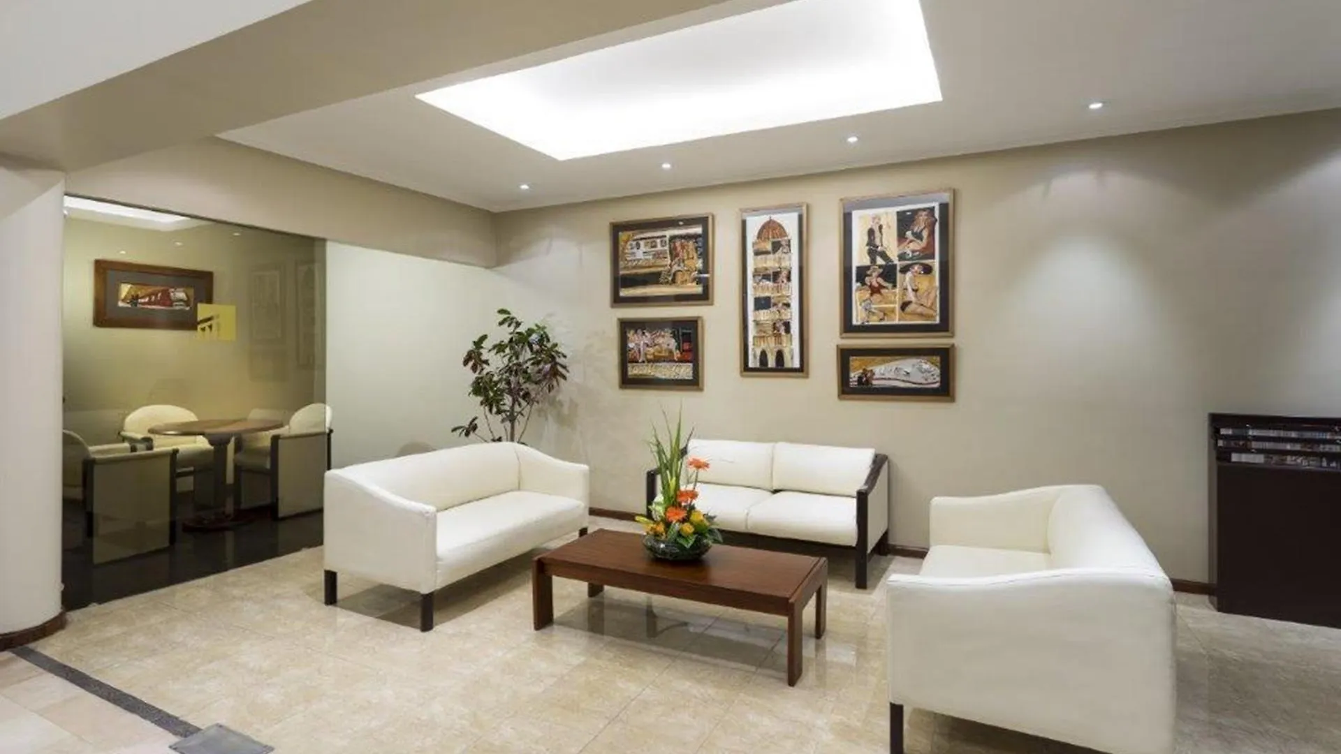 Akros By Bluebay Quito Hotel