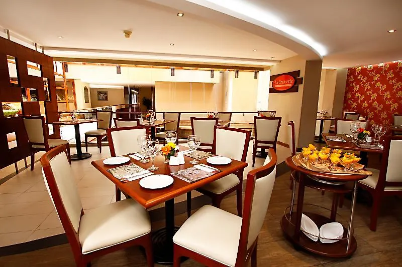 Hotel Akros By Bluebay Quito