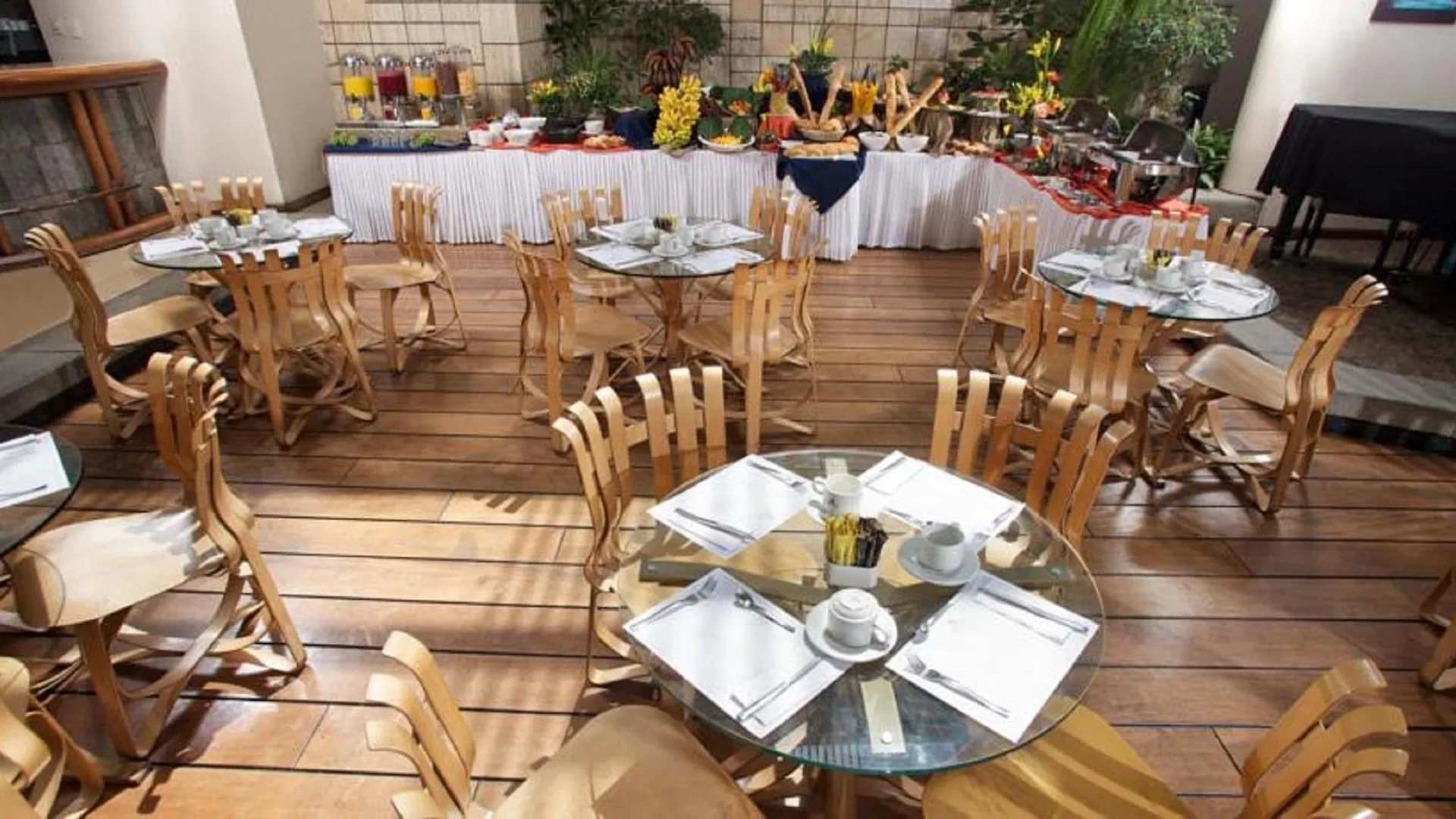 Hotel Akros By Bluebay Quito