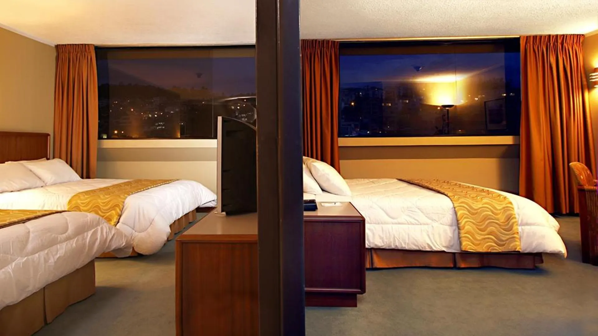 Hotel Akros By Bluebay Quito