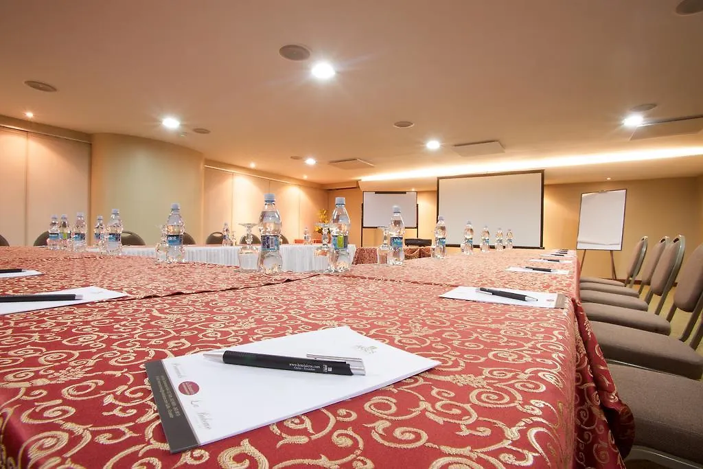 Hotel Akros By Bluebay Quito