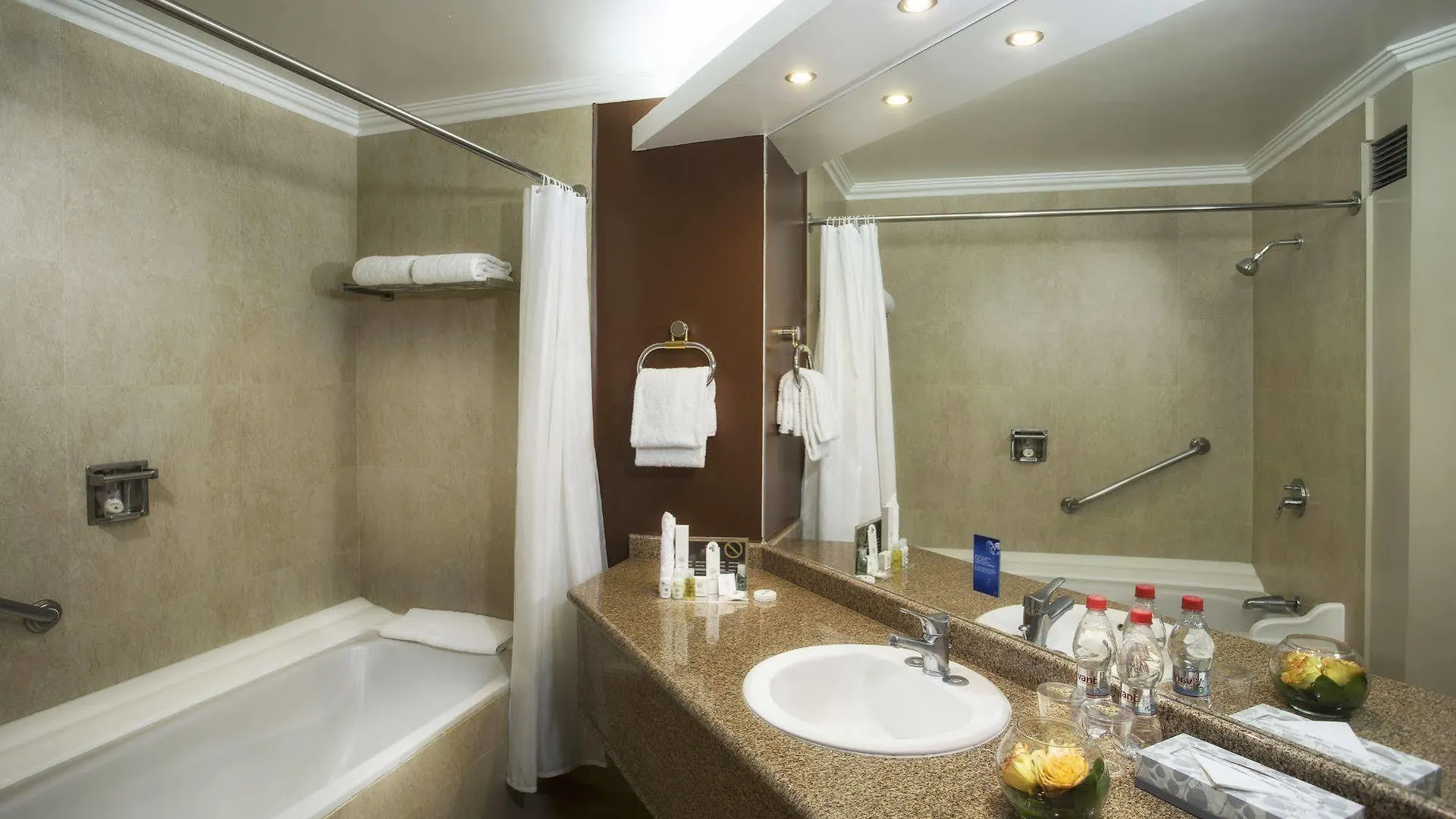 Hotel Akros By Bluebay Quito
