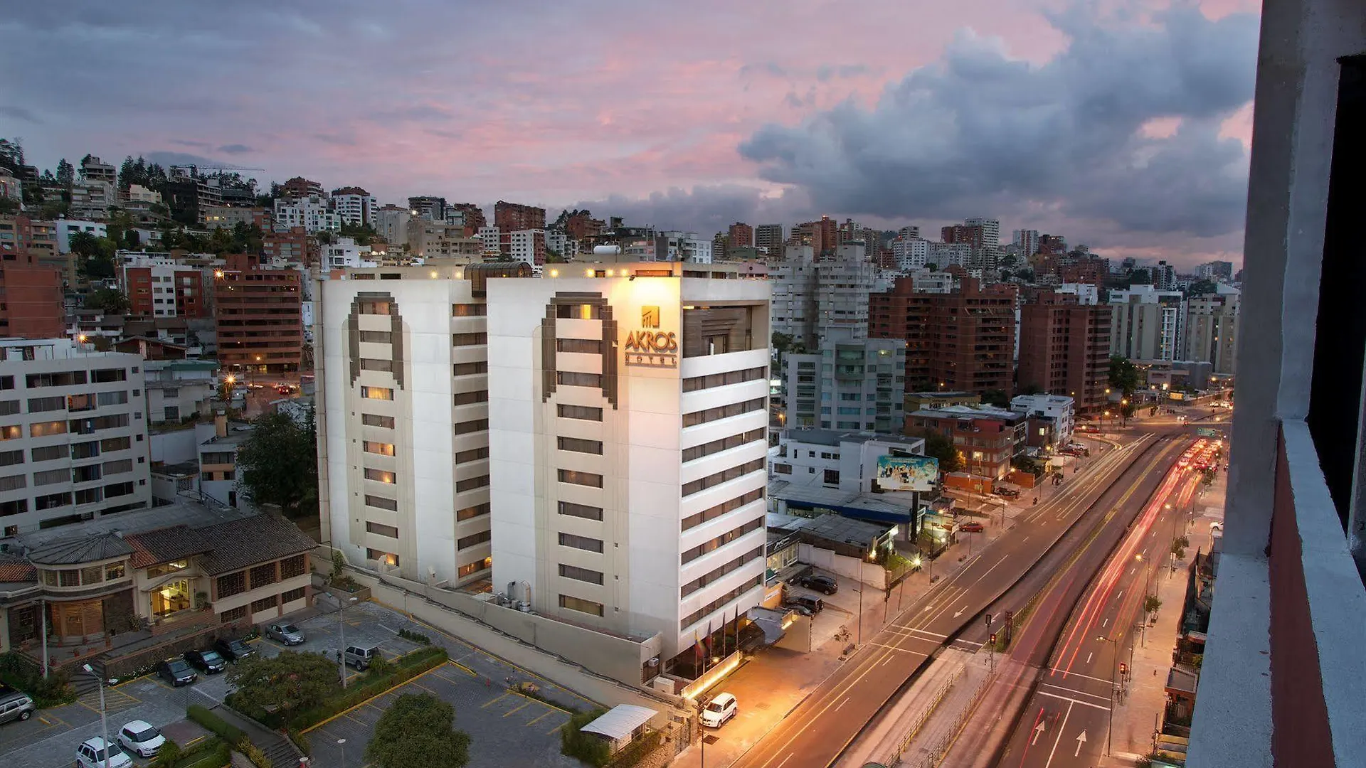 Akros By Bluebay Quito